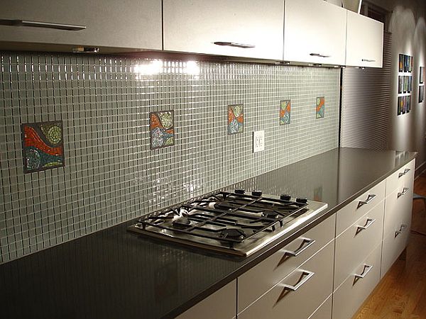 Mixture of colors through backsplash