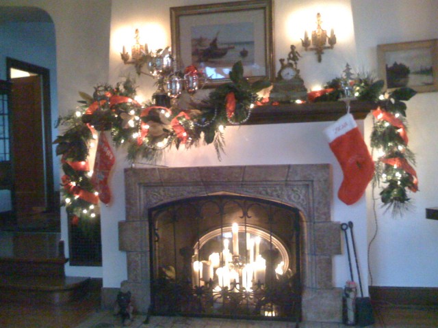 40 Christmas Fireplace Mantel Decoration Ideas