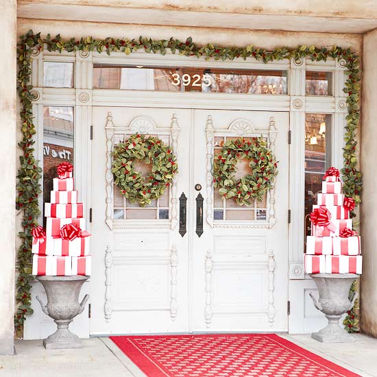 20 Creative Christmas Front Door Decorations