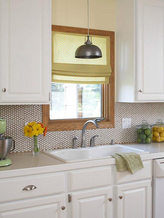 White kitchen metal backsplash