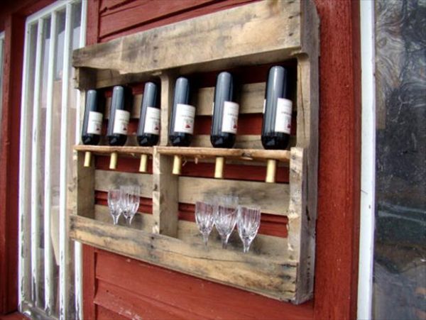 Wine Racks And Bars Made Of Recycled Wooden Pallets