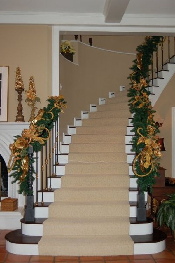 decorating stairs for xmas