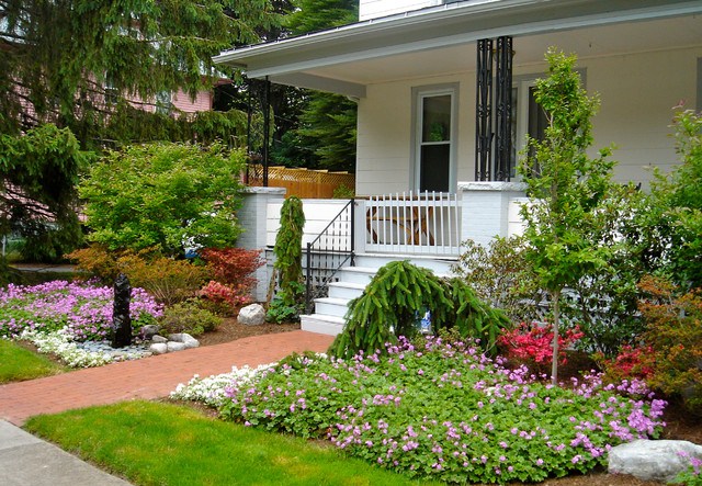 Featured image of post Front Yard Landscape Design Front Of House : House yard design and inspiration.