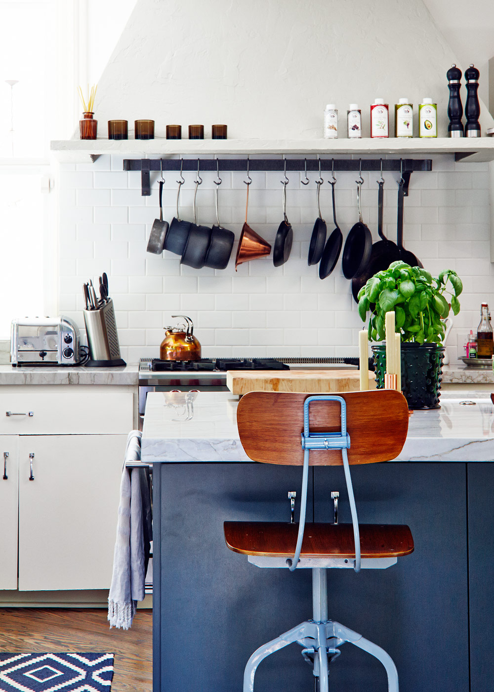 Kitchen tiny black squares