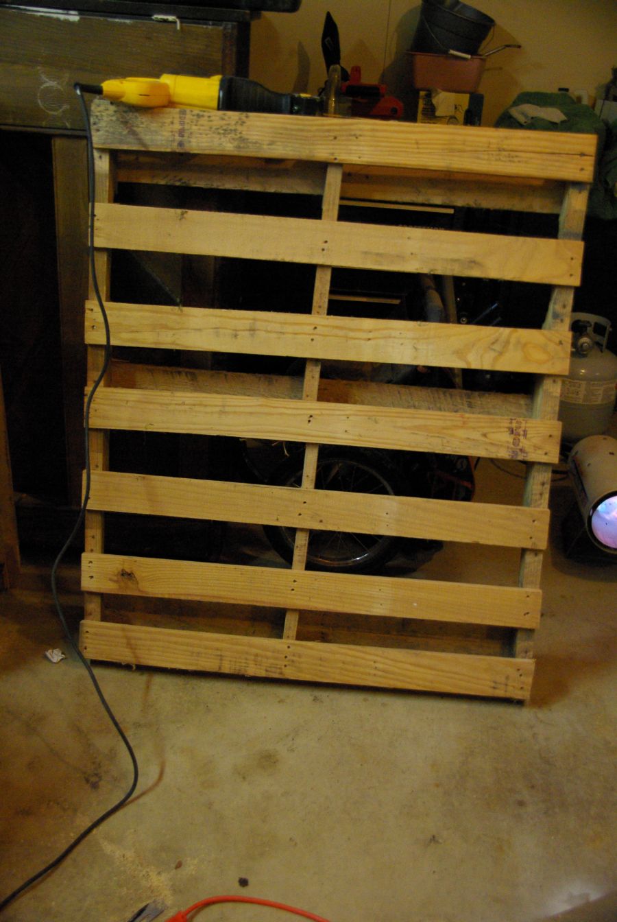 How to hang best sale a pallet wine rack