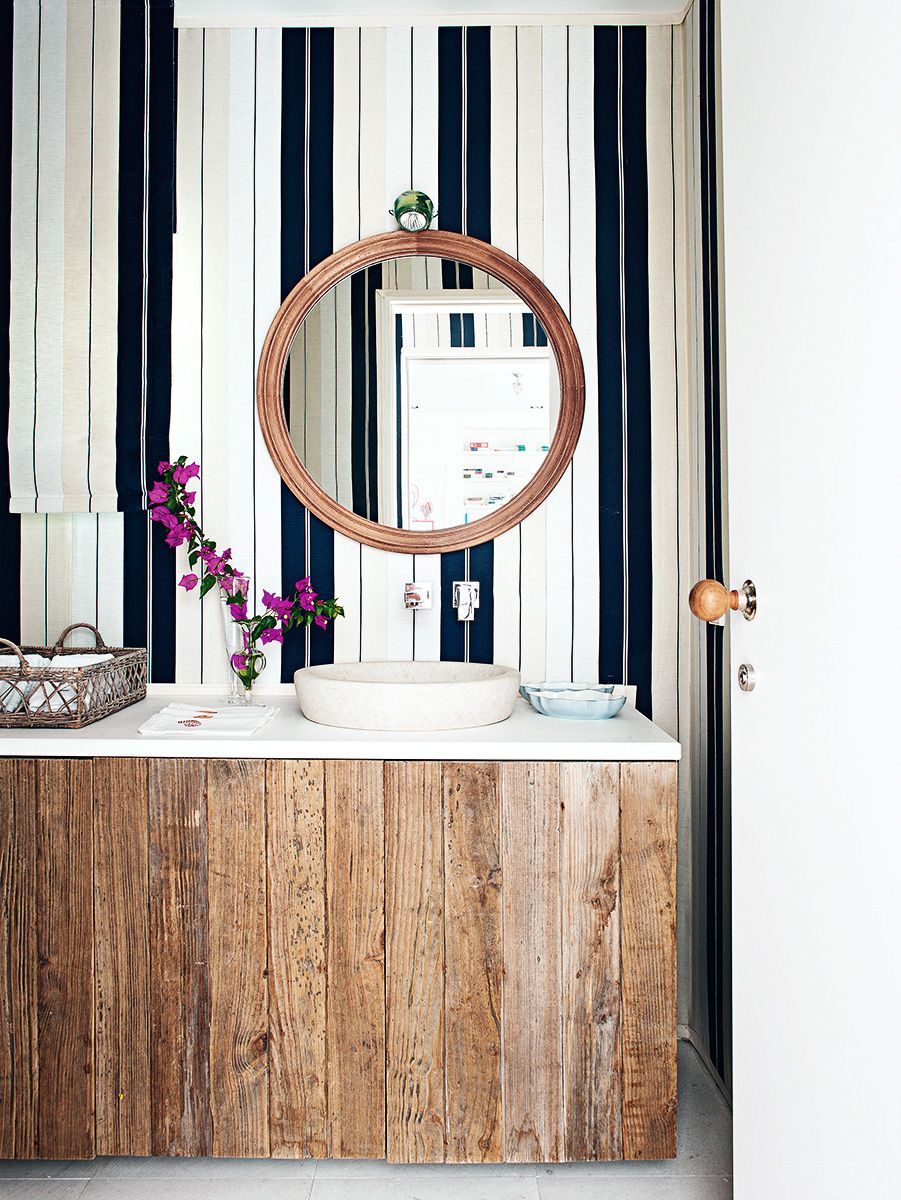 10 Tips for Rocking Bathroom Wallpaper