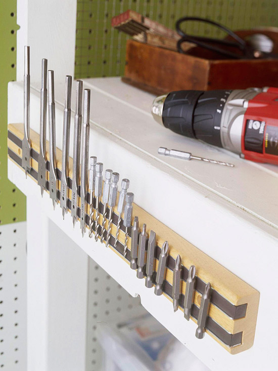 Magnetic tool holder