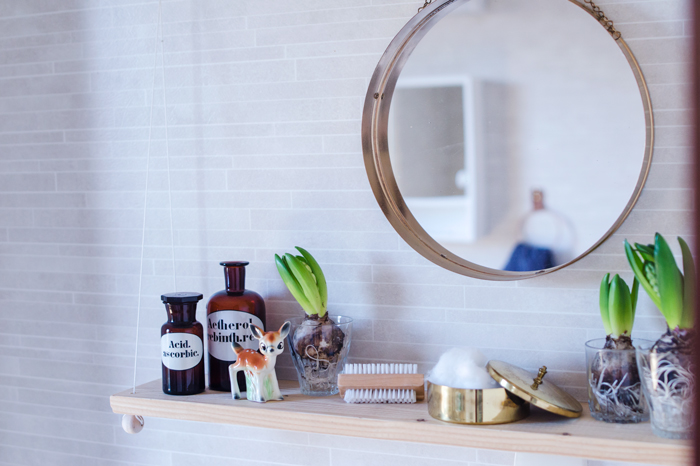 Bathroom hanging shelf