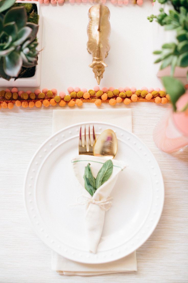 Pompom lined placemats