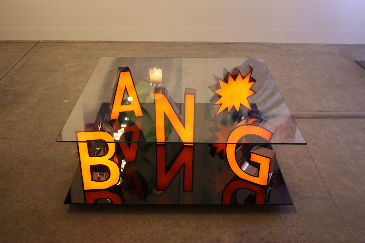 Dutch gallery Preiveekollectie showed this "BANG" table created by Reinier Bosch. The gallery says that the famous pop-art paintings of Lichtenstein were used as for the piece.