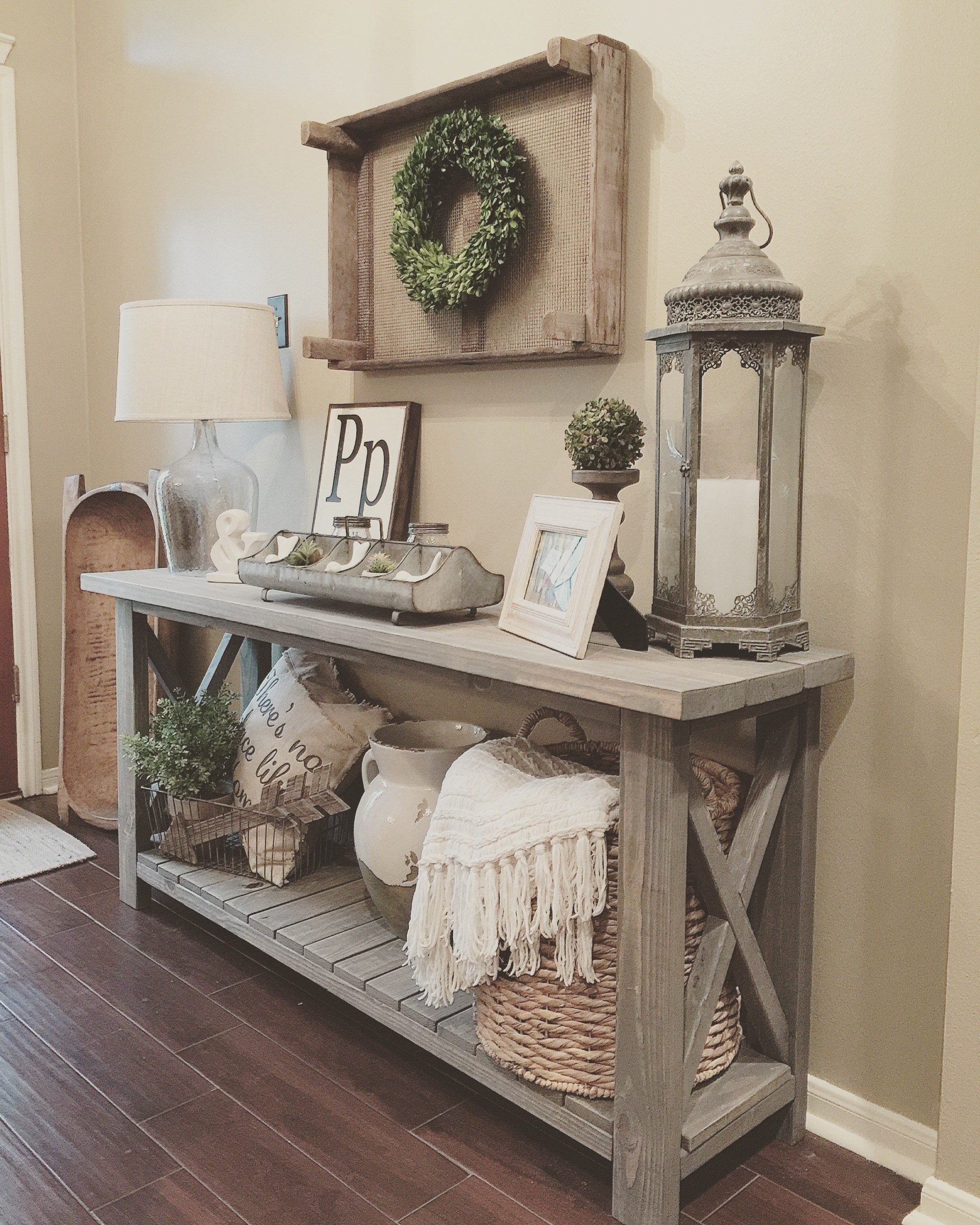 Hallway store table decorations