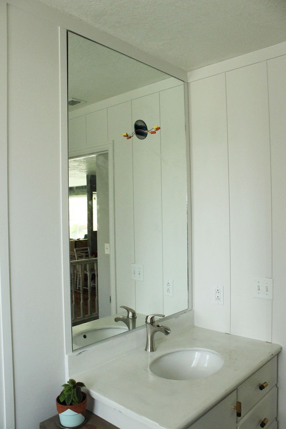 how to professionally install a bathroom mirror