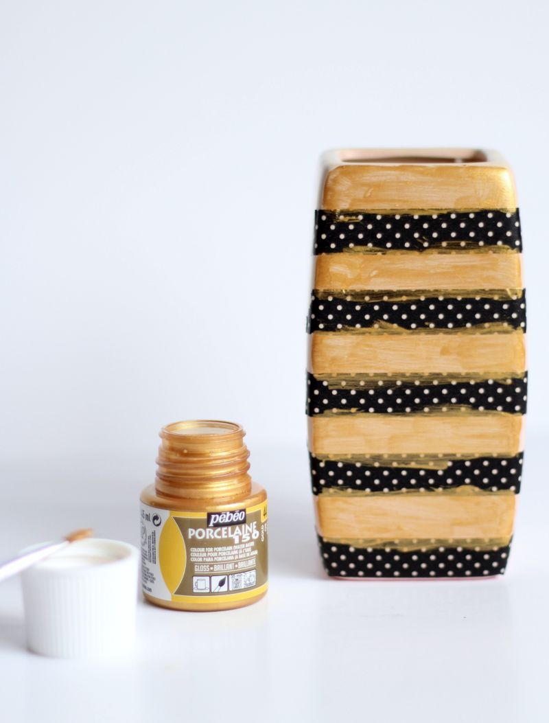 DIY Gold Stripe Vase coats