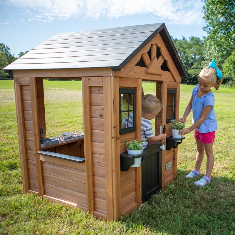 outdoor playhouse for 4 year old