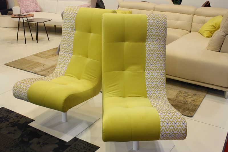 Collection-of-chartreuse-furniture-privacy-chair-and-sofa Украшение с помощью цвета шартрез — как создать атмосферу