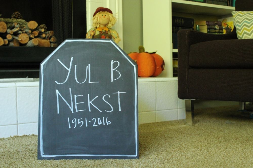 DIY Chalkboard Tombstone - Yul B Next