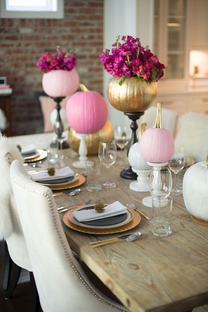 pink-and-gold-table-pumpkin-decor