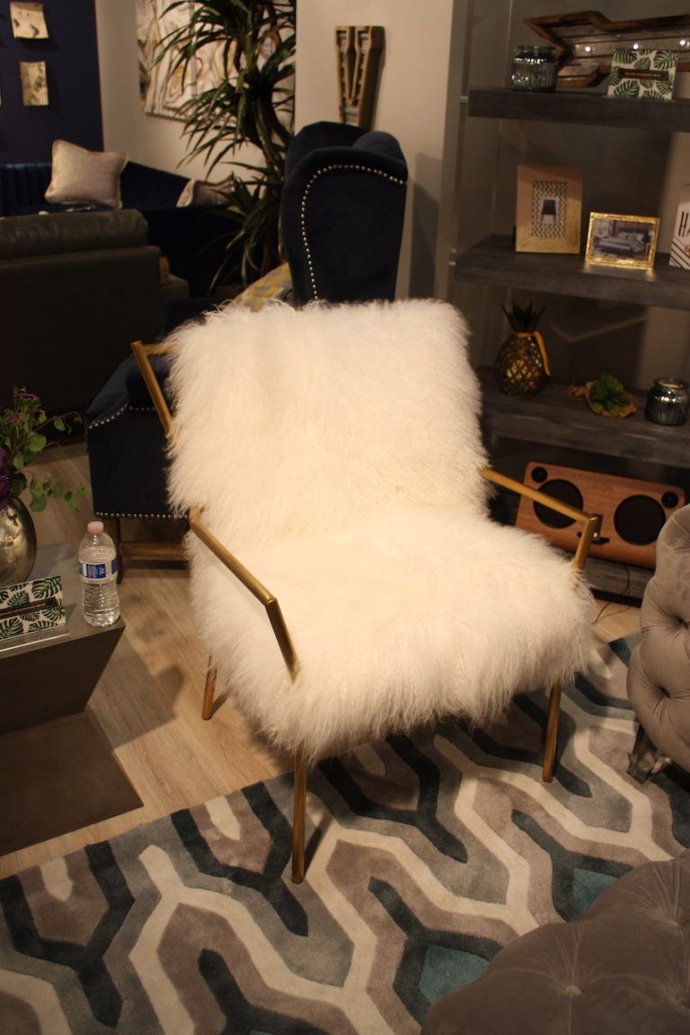 Fur-furniture-Accents-for-Living-room-1024x683 Меховая мебель добавляет гламура в любую комнату