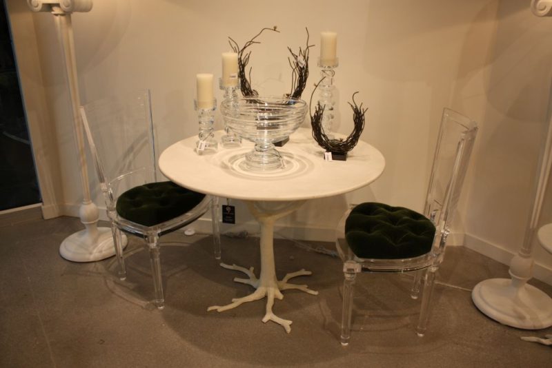 A Few Classy And Chic Ways To Decorate With Acrylic Furniture