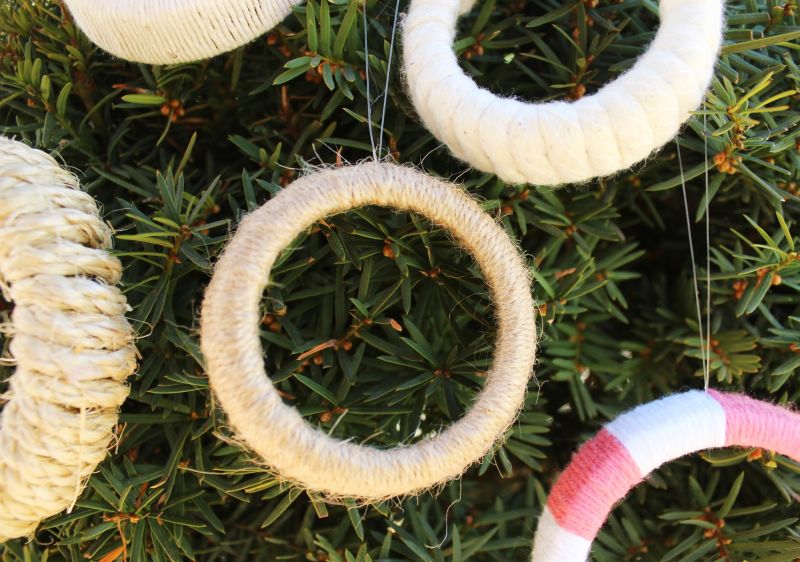 DIY Mason Jar Lid Wreaths Ornaments