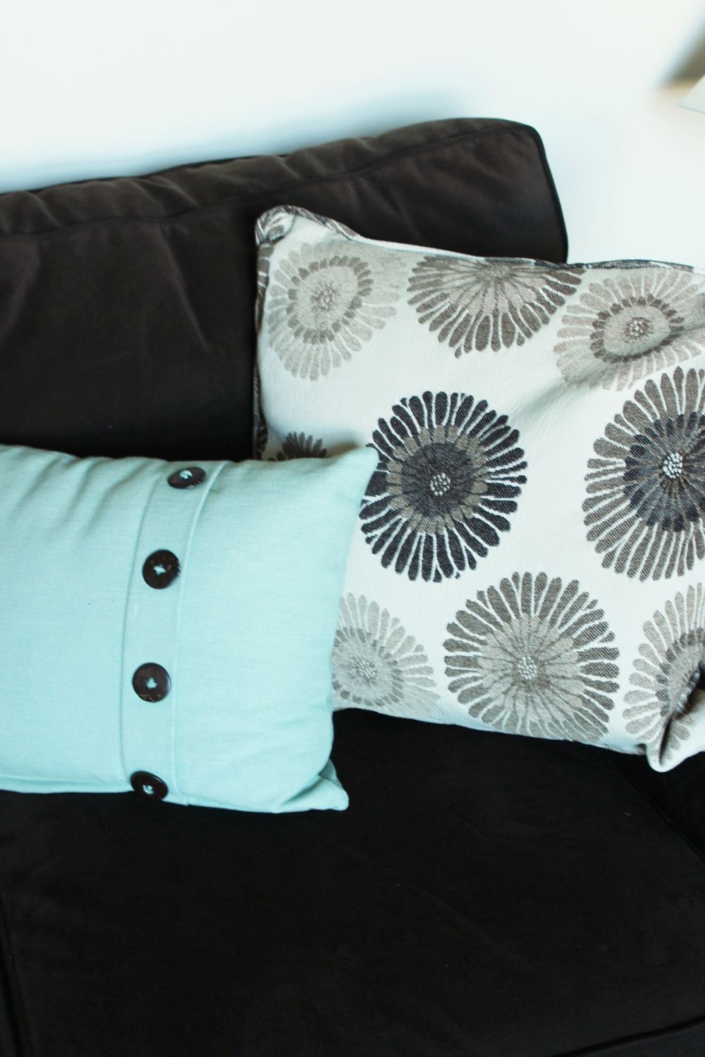 Decorate the family room with pillows