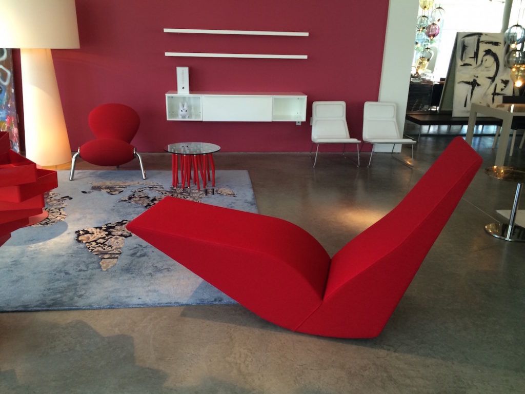 A red lounge, like this classic modern one from Cassina, is a brave choice for a living room.