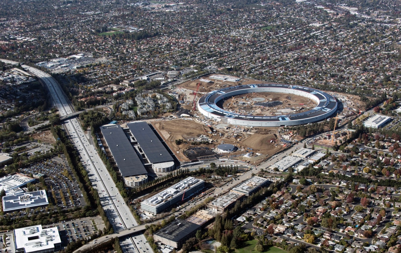 Apple Campus Architecture