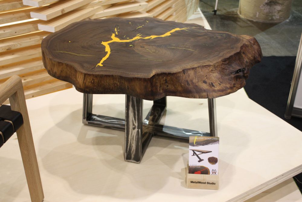 An Expanding Wooden Table