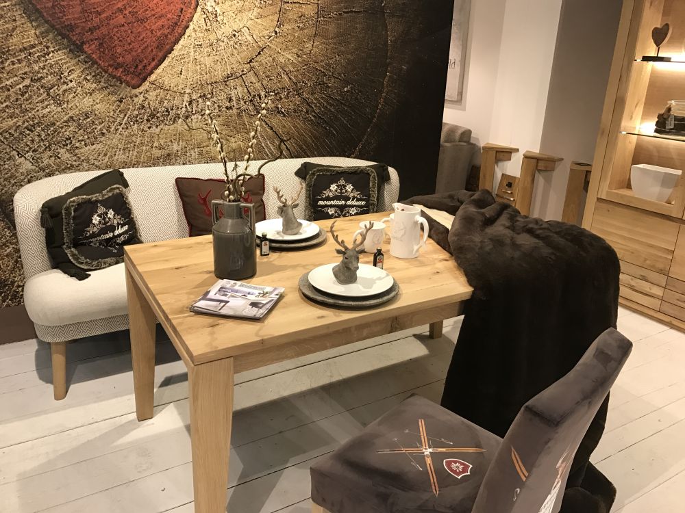 Mountain dining table decor
