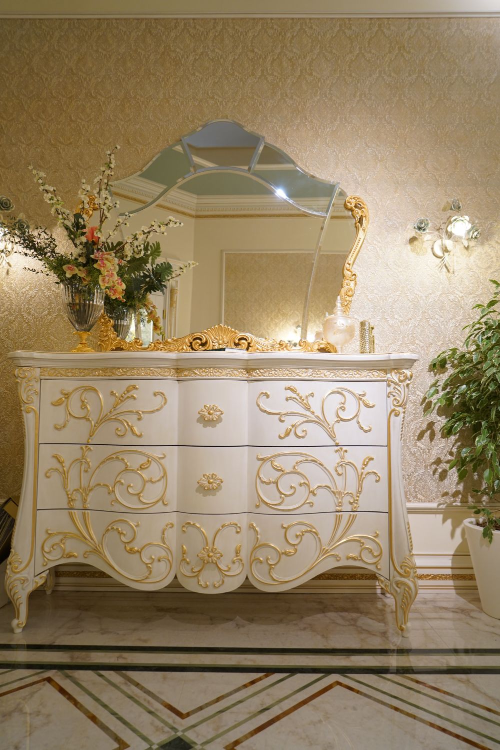 Raised, gilded decorations and the rounded shape of this dresser are Baroque.