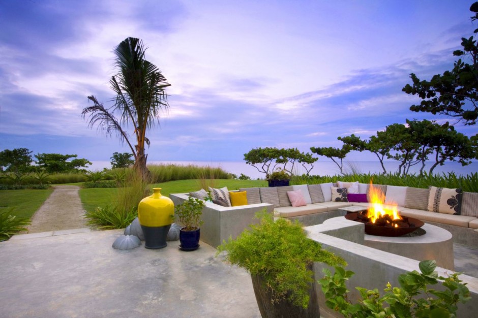 Burkehill Residence outdoor relaxation area with view over the lake and fire pit seating