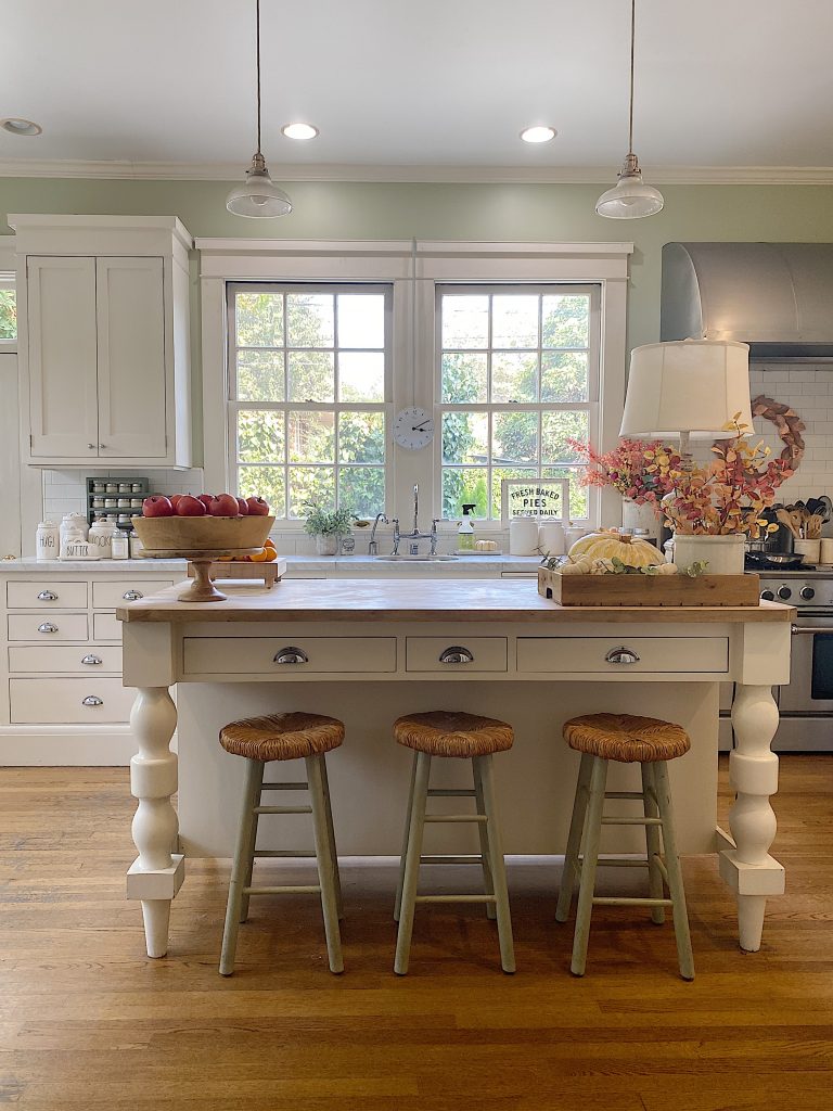 Balanced Island kitchen decor ideas