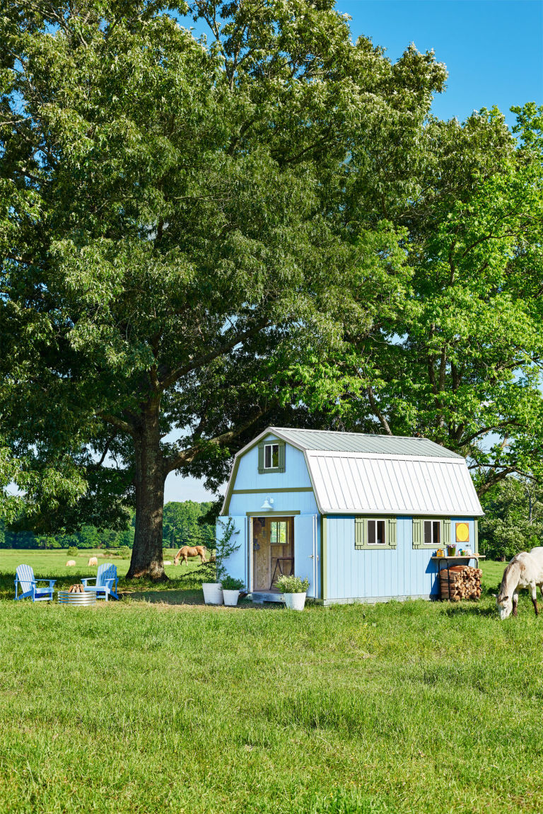 Charming patriotic she shed design backyard