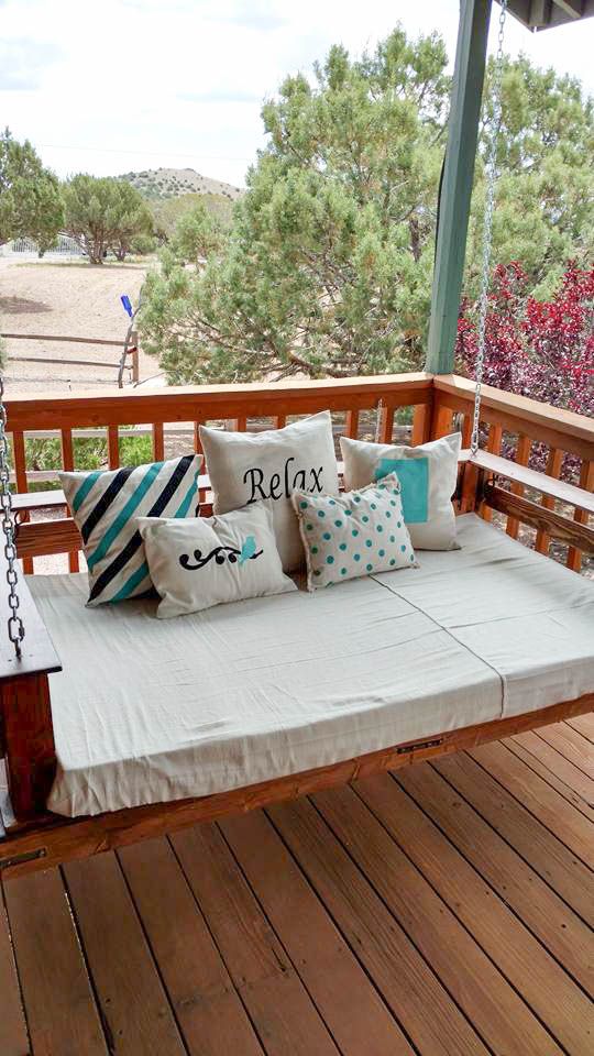 Large pallet swing bed DIY