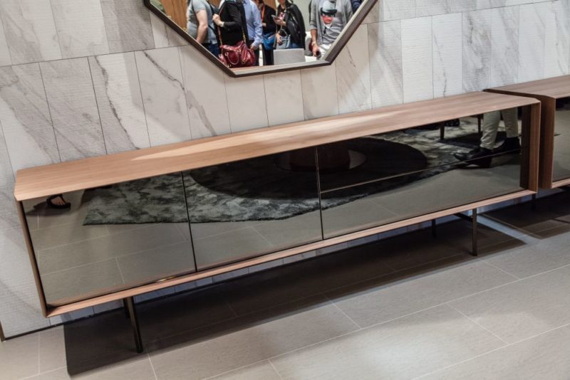 The Revival Of Mirrored Furniture In Today's Interior Designs