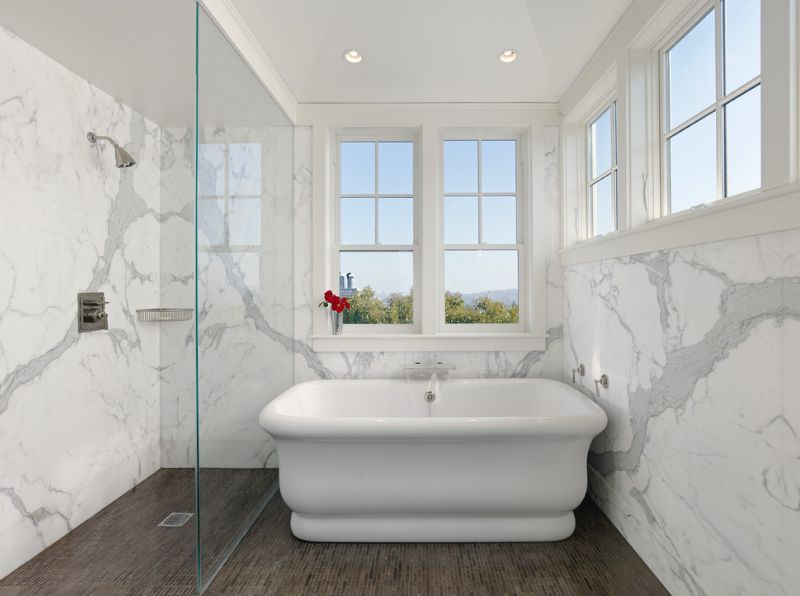 Porcelain shower floor with marble walls