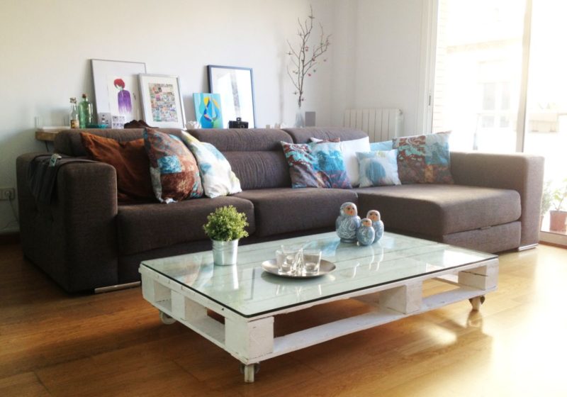 10 Coffee Tables on Wheels to DIY Before the End of Summer