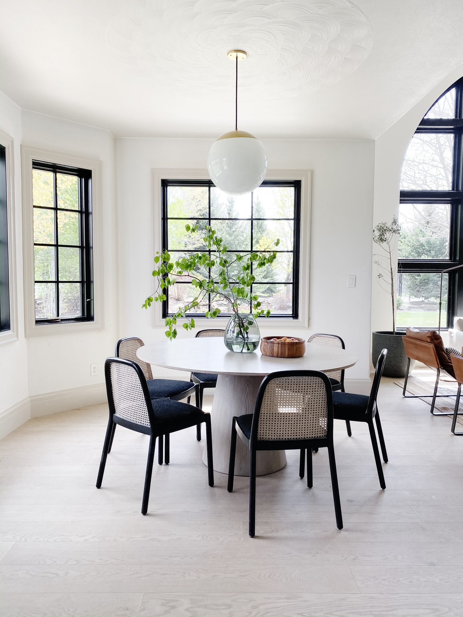 Round Breakfast Nook Table - The Lilypad Cottage