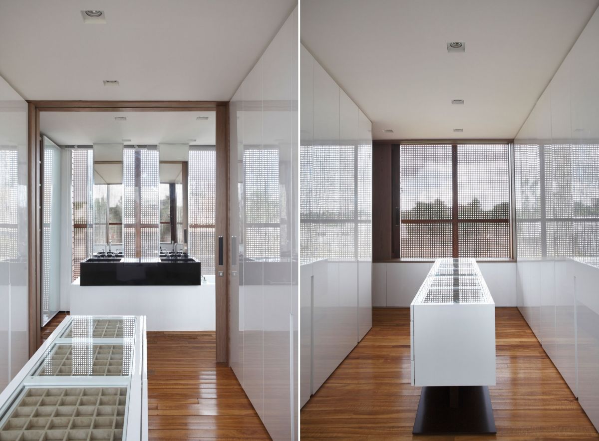 Bathroom entrance walk in closet