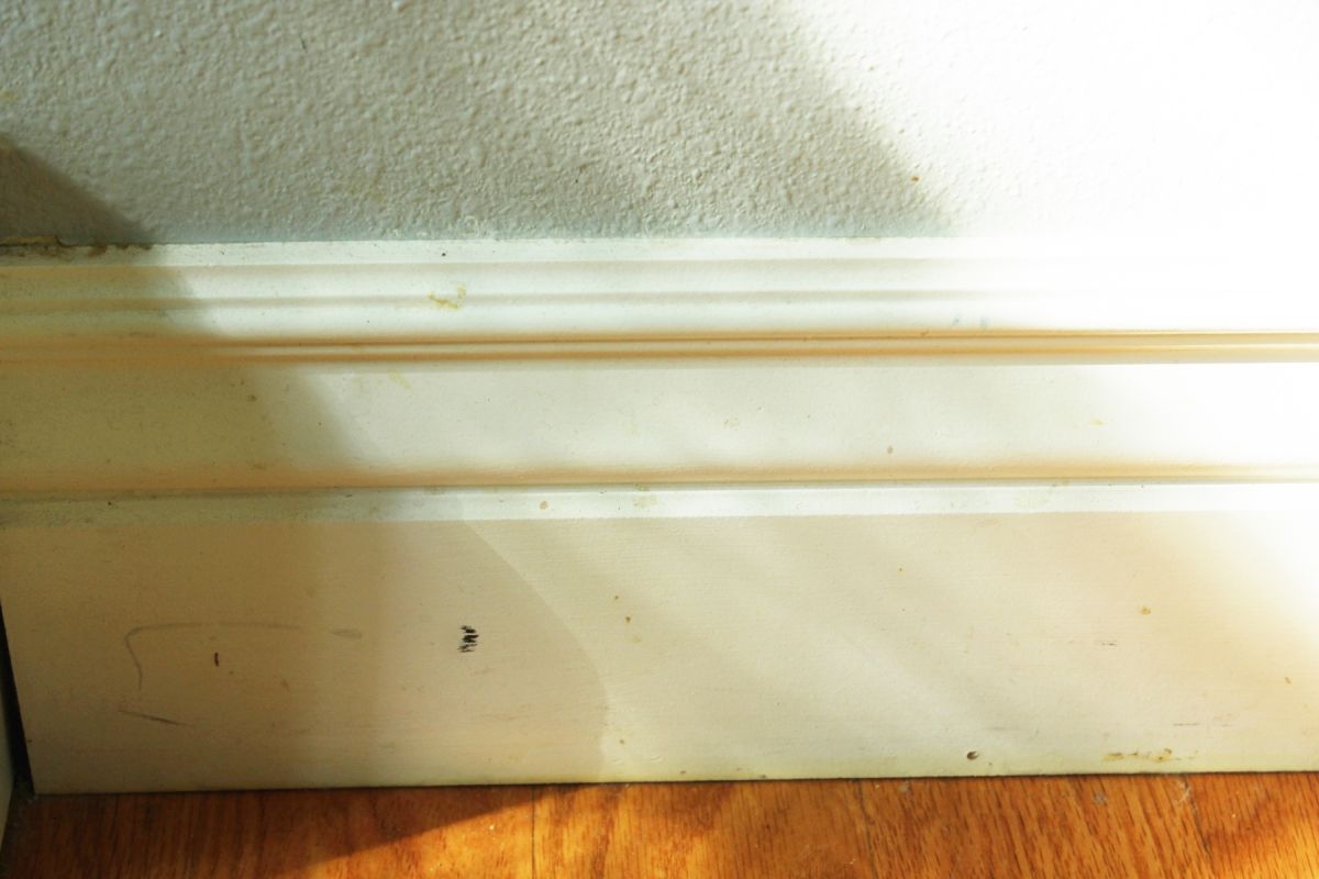 How to Clean Baseboards – a Fast and Easy Cleaning Guide