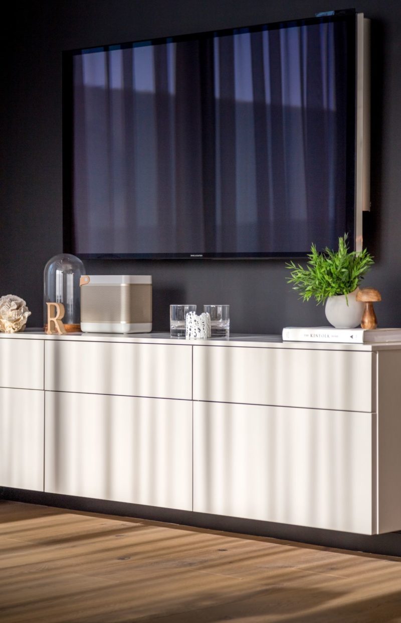 Light and Texture Create Drama in a Modern Urban Penthouse