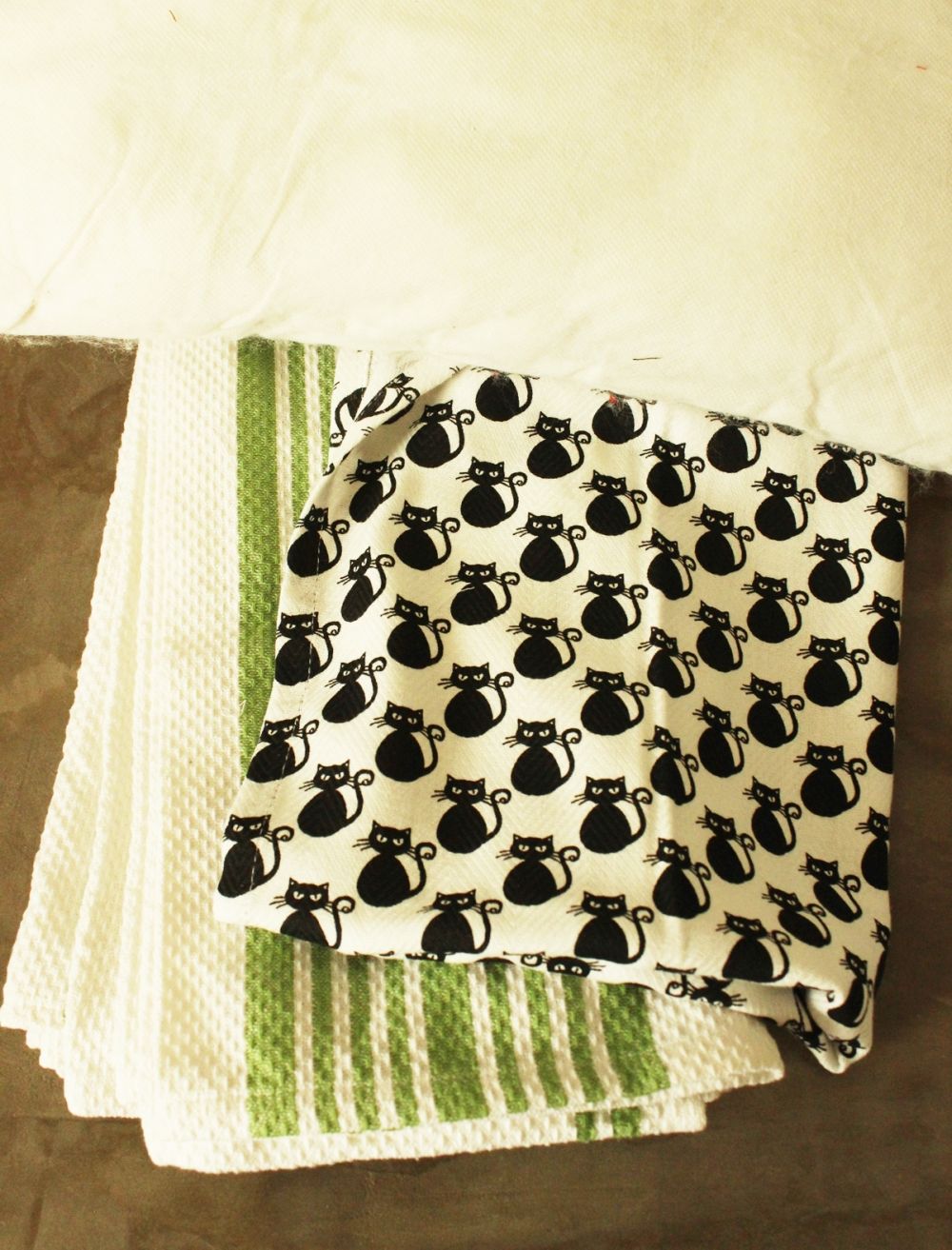 Dish Towels into DIY Halloween Pillows