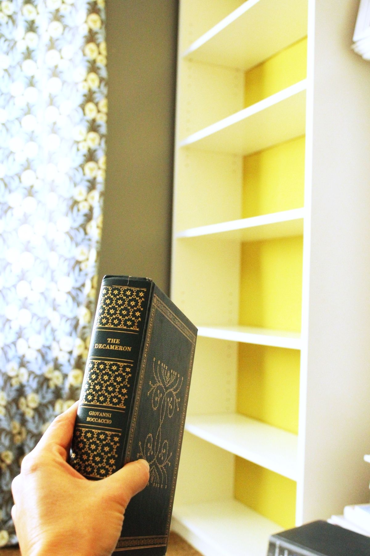 How to Declutter a Bookshelf Without Losing Its Personality