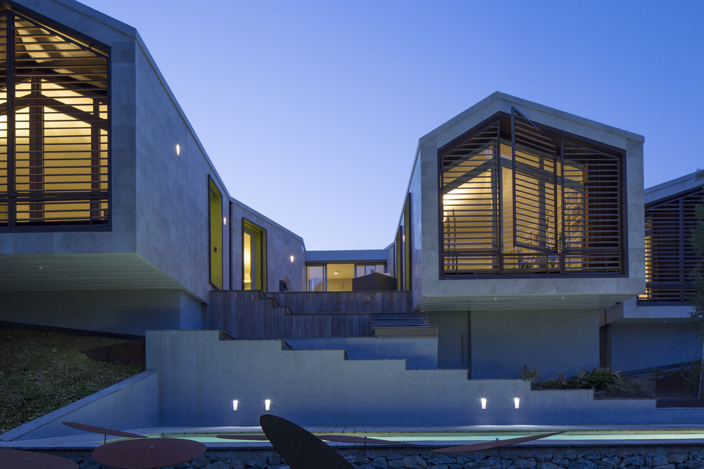 Individual House with large window shutters - N+B Architectes