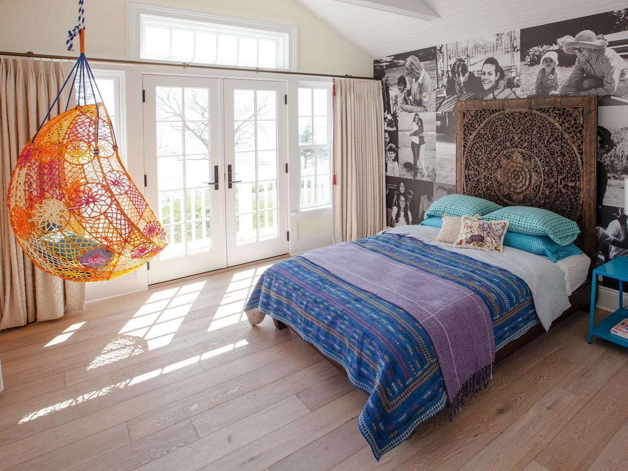 Alfombra bajo la cama  Beautiful bedroom decor, Eclectic bedroom, Home  decor bedroom