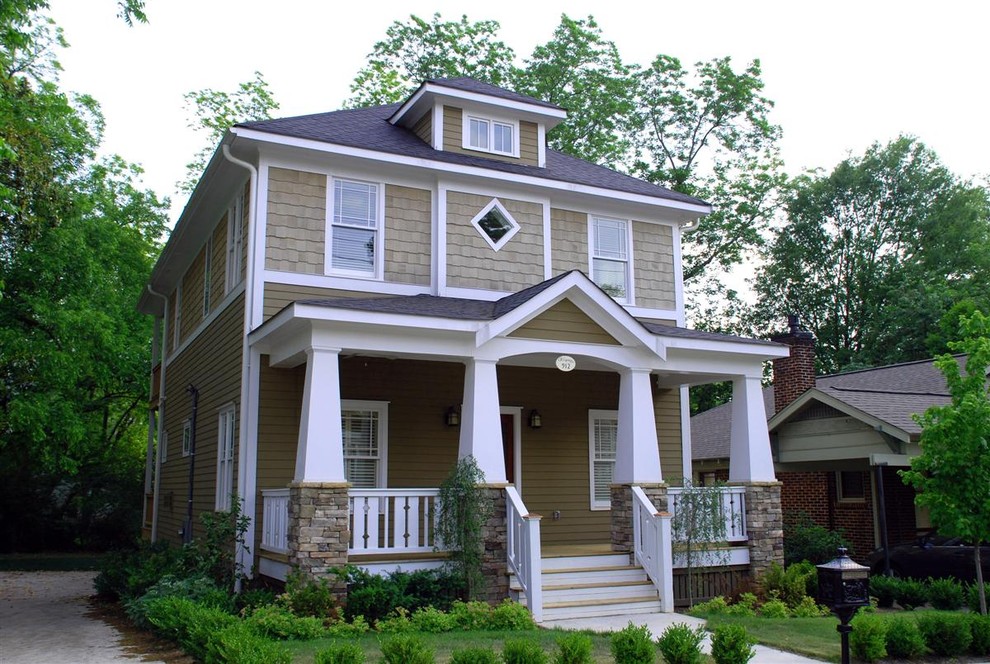 Craftsman exterior bush lining landscape