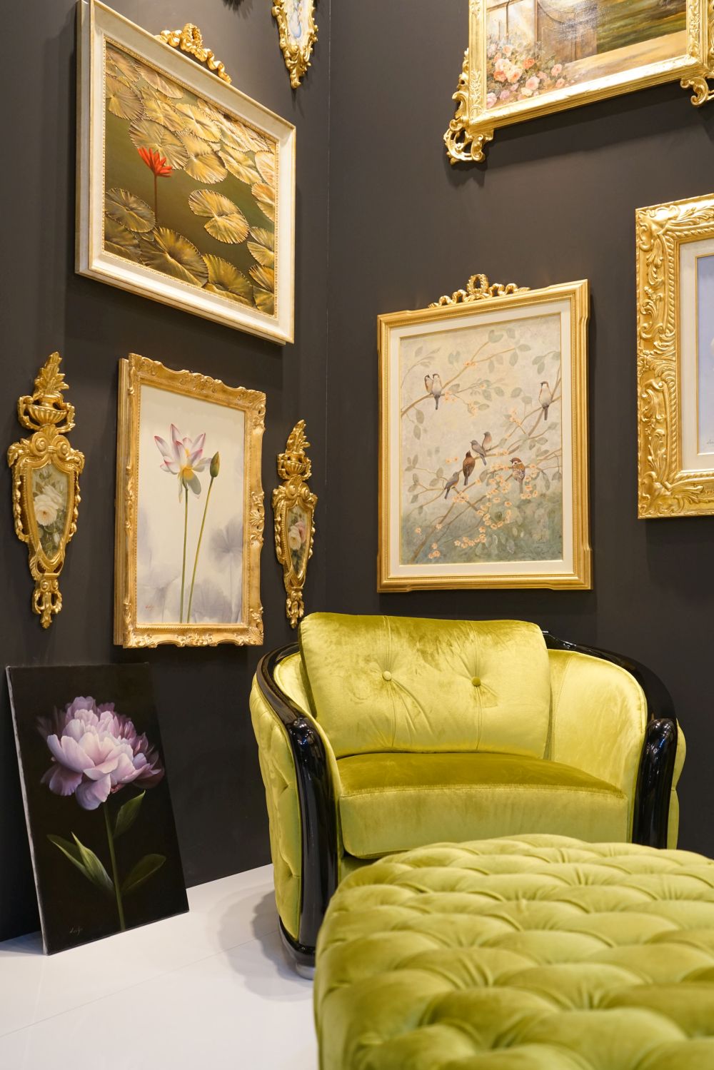 Decorate the walls of your reading corner with framed photos or paintings