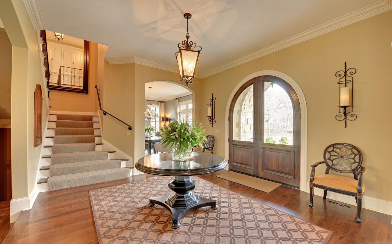 Round pedestal on sale entryway table