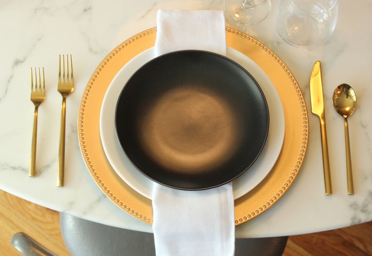 Modern Thanksgiving Table Setting- In this place setting,