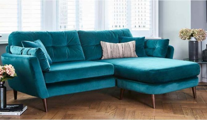 一个Teal Sofa Centerpiece